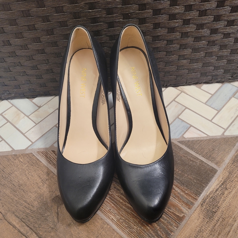 Nine West black leather Quabree Platform Pumps size 6